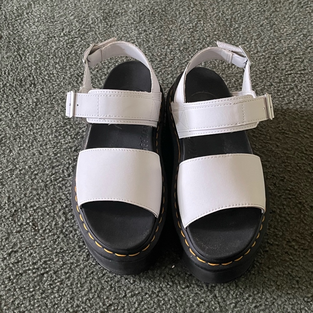 Platform Dr. Marten sandals